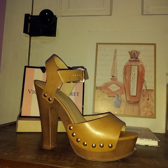 Heels - Picture 1 of 2